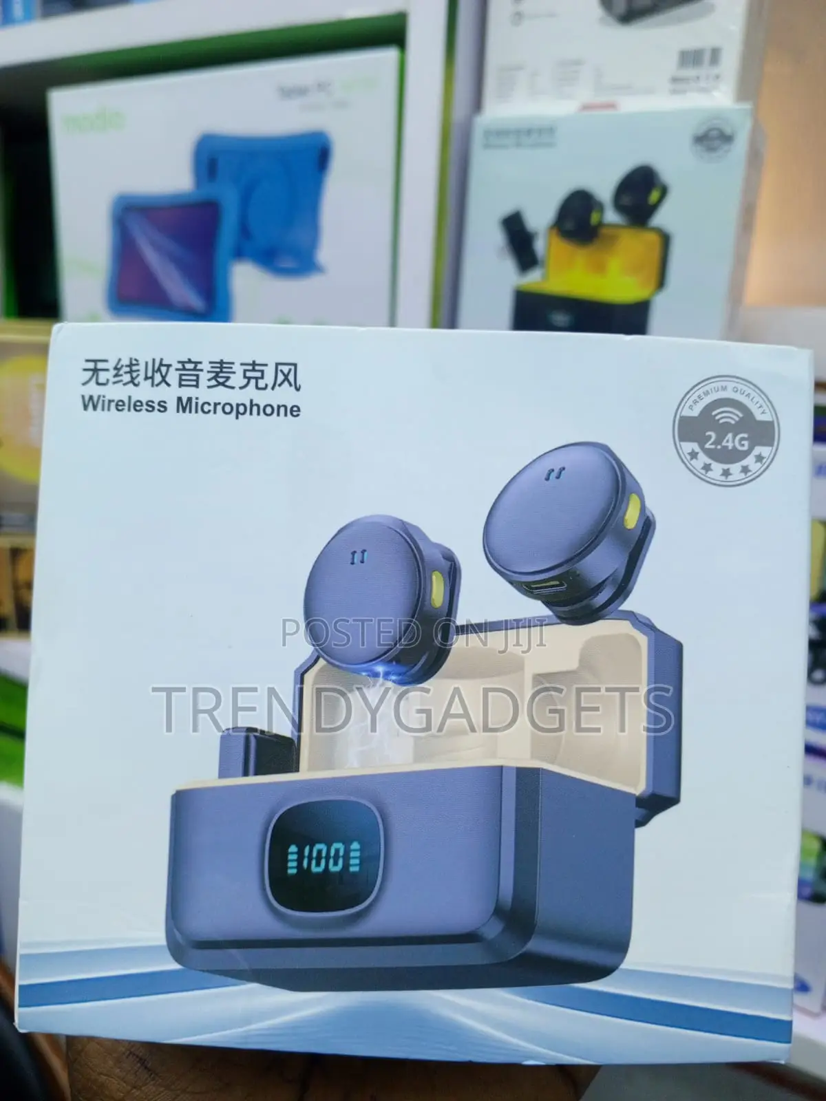 Q8 Magnetic Wireless Microphone Set for Android and iPhone