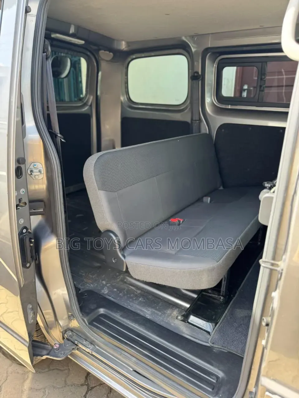 Nissan NV350 2019 Gray