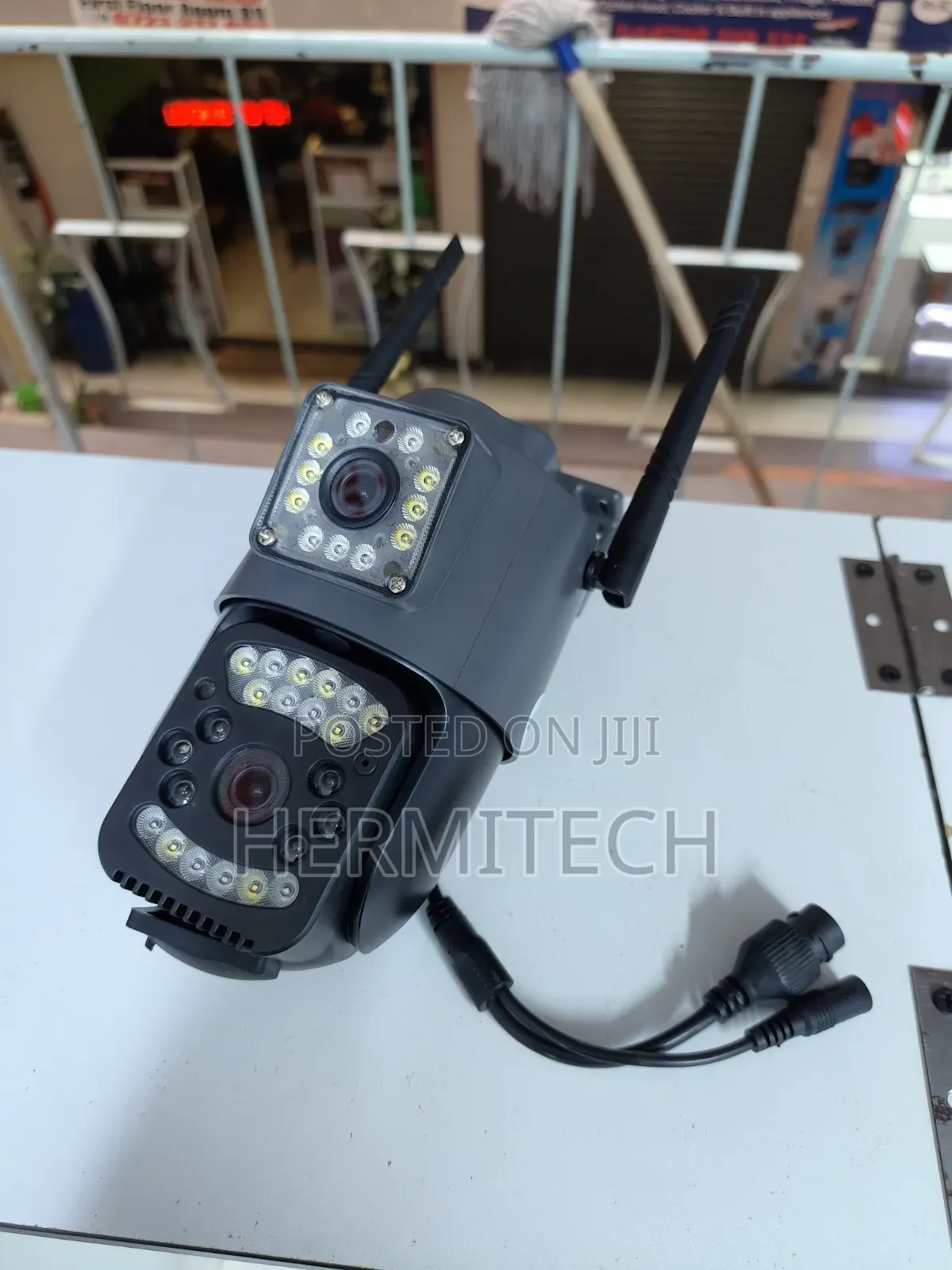 Dual Lens 4G Electric CCTV Camera for Shop Monitoring
