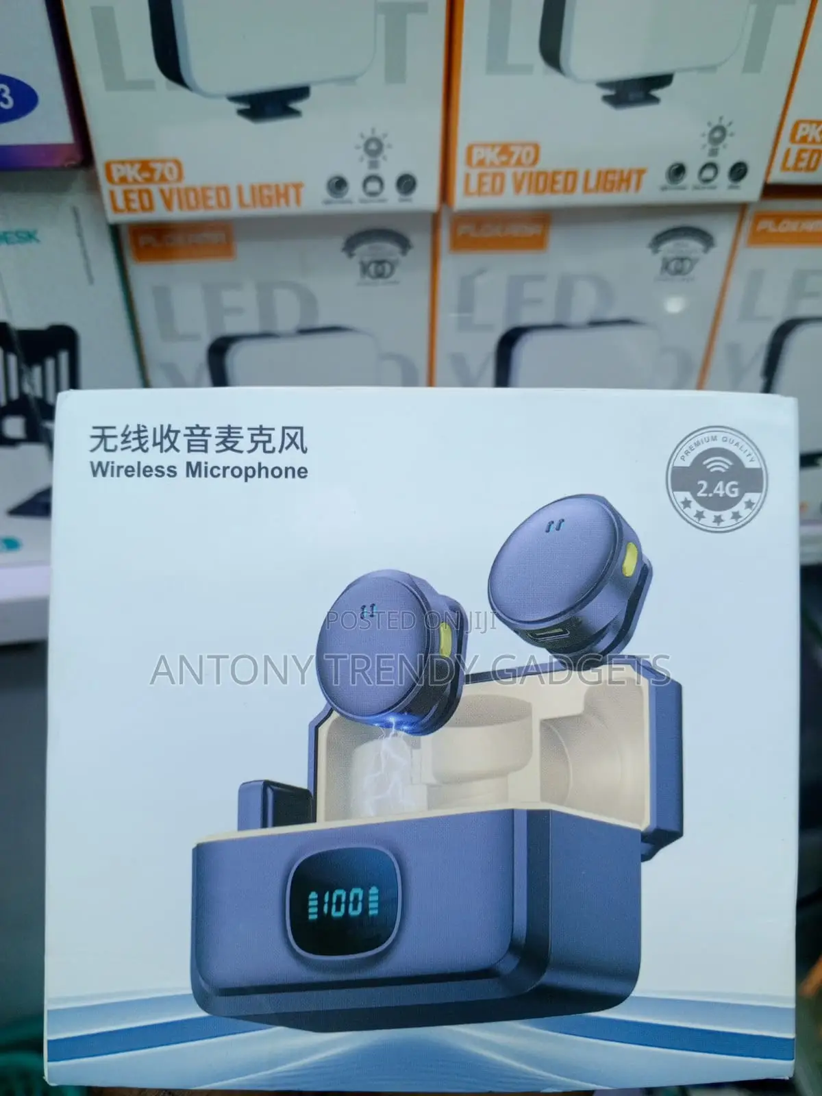 Q8 Two-Person Wireless Lapel Microphones for Smartphones