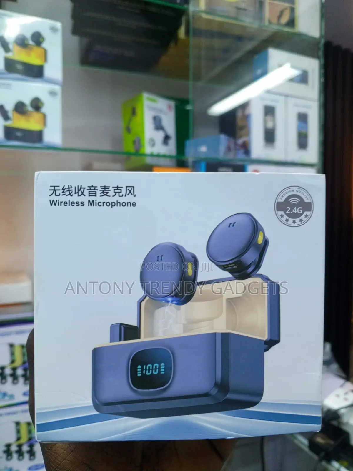 Q8 Two-Person Wireless Lapel Microphones for Smartphones