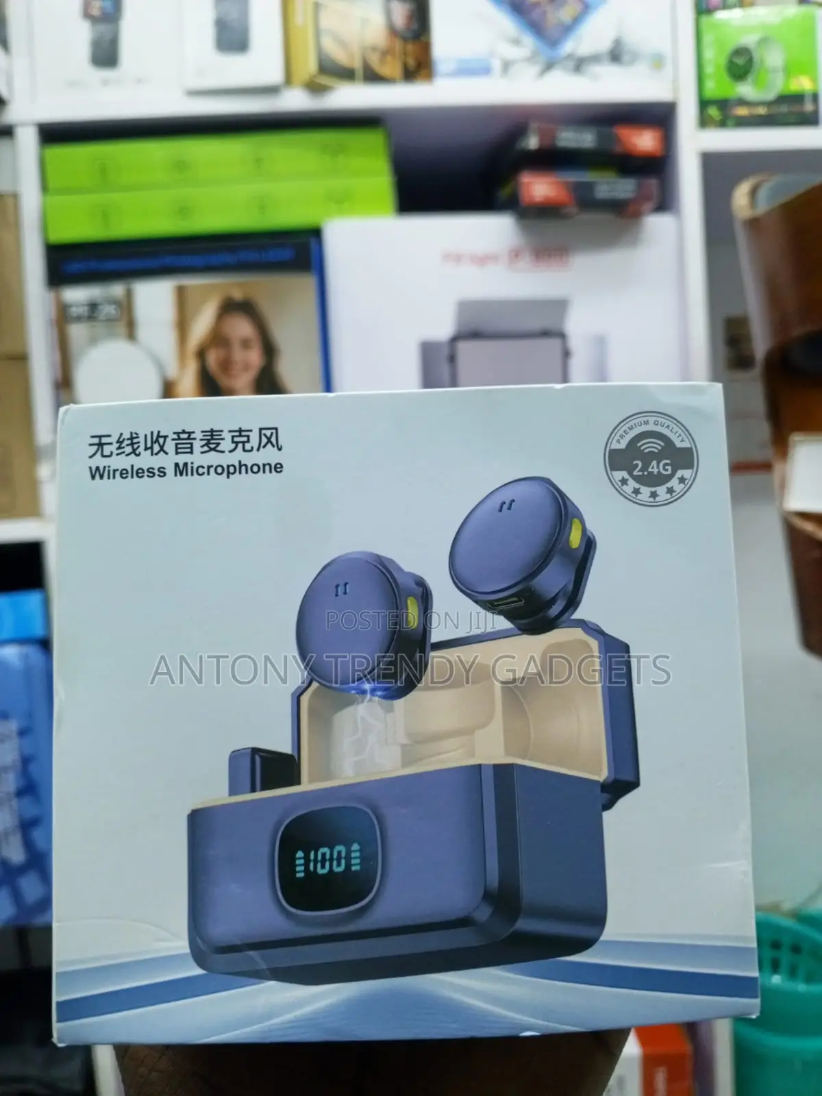 Q8 Dual Wireless Microphone for Interviews and Live Streaming