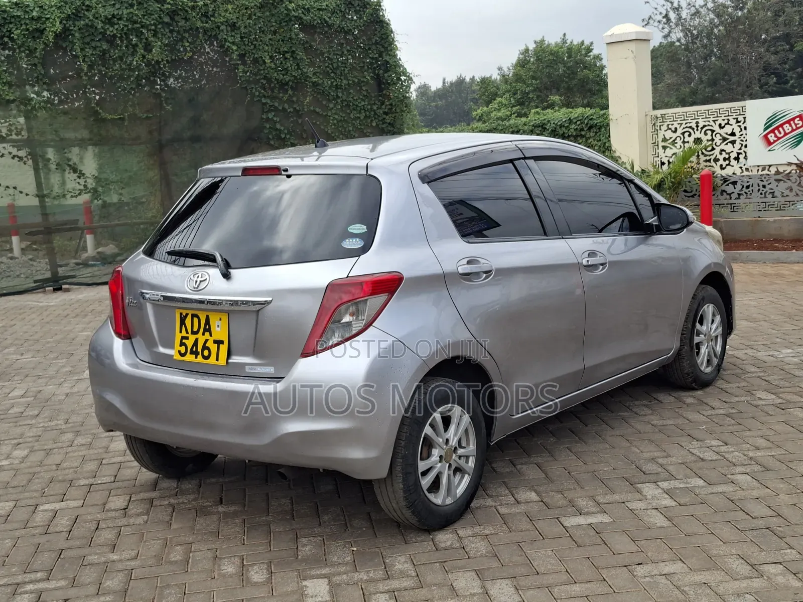 Toyota Vitz 1.3 FWD 5dr 2013 Silver