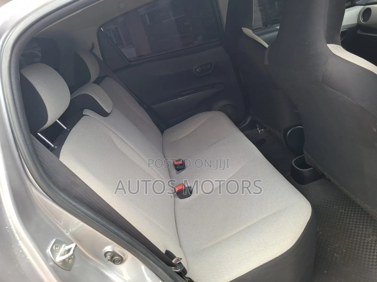 Toyota Vitz 1.3 FWD 5dr 2013 Silver
