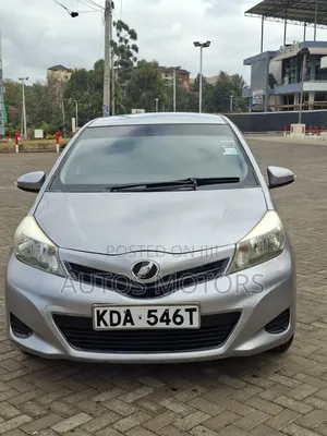 Toyota Vitz 1.3 FWD 5dr 2013 Silver