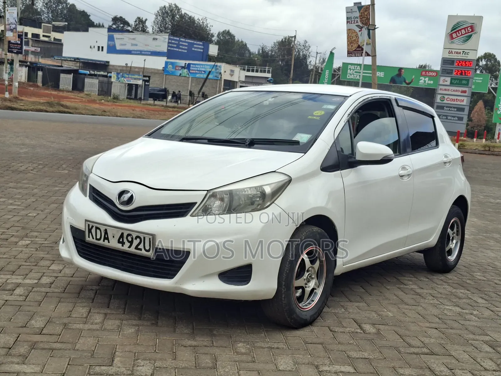 Toyota Vitz 1.0 FWD 5dr 2013 White