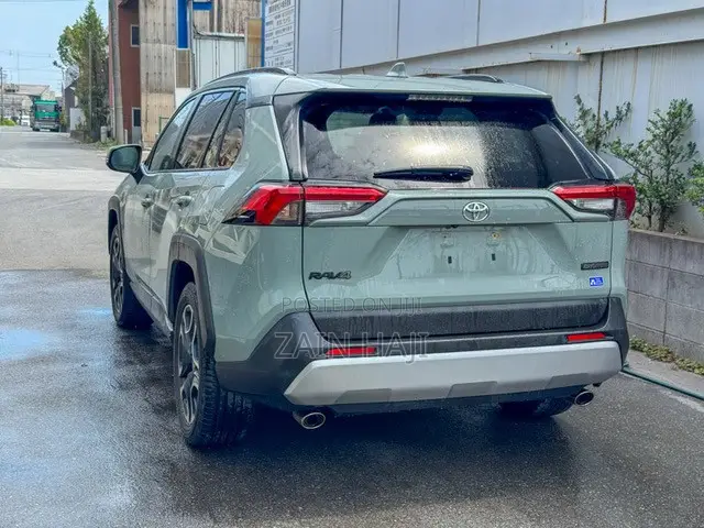 Toyota RAV4 Adventure 2021 Green