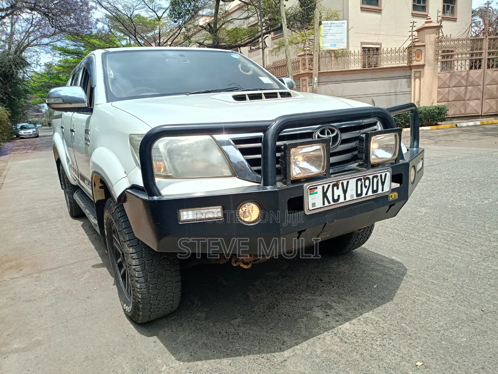 Toyota Hilux 2012 White