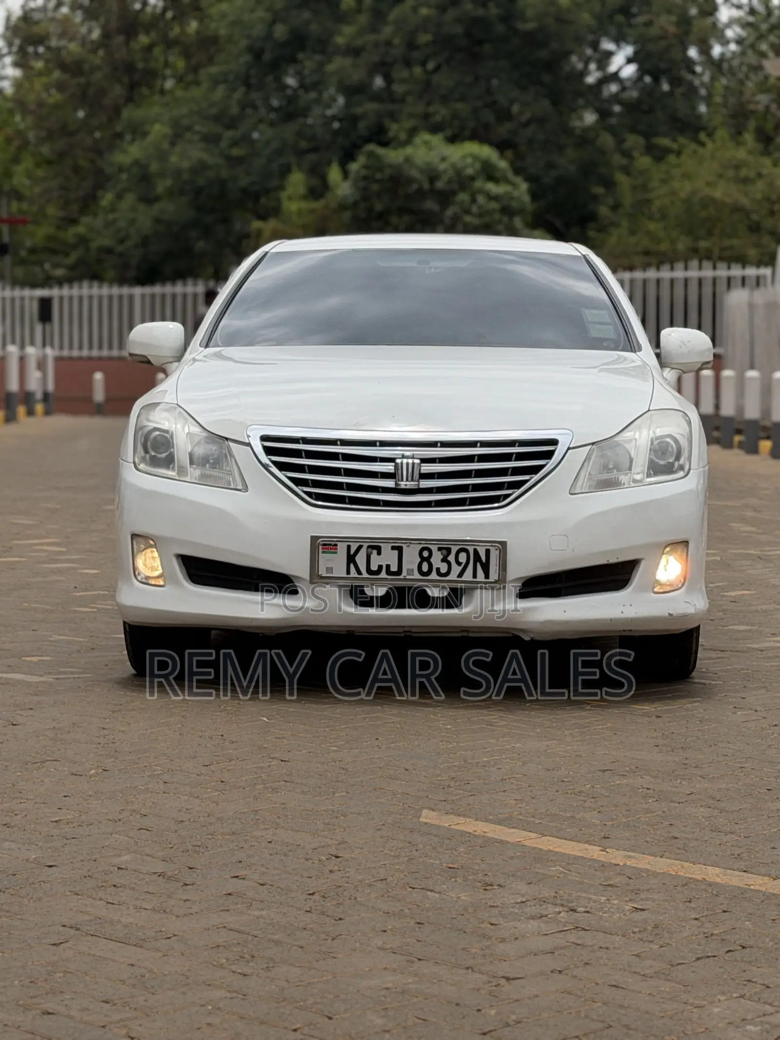 Toyota Crown 2009 White
