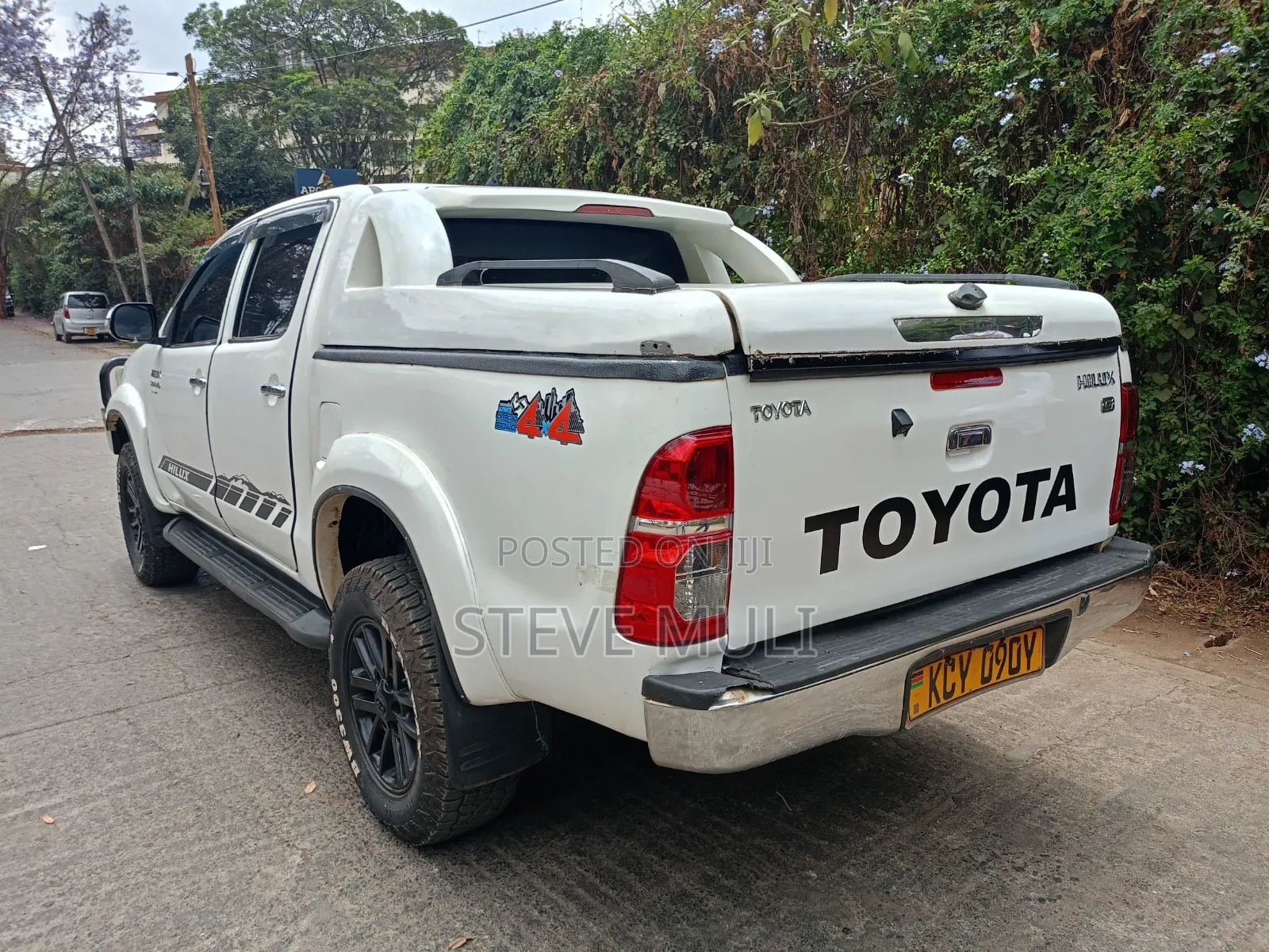 Toyota Hilux 2012 White