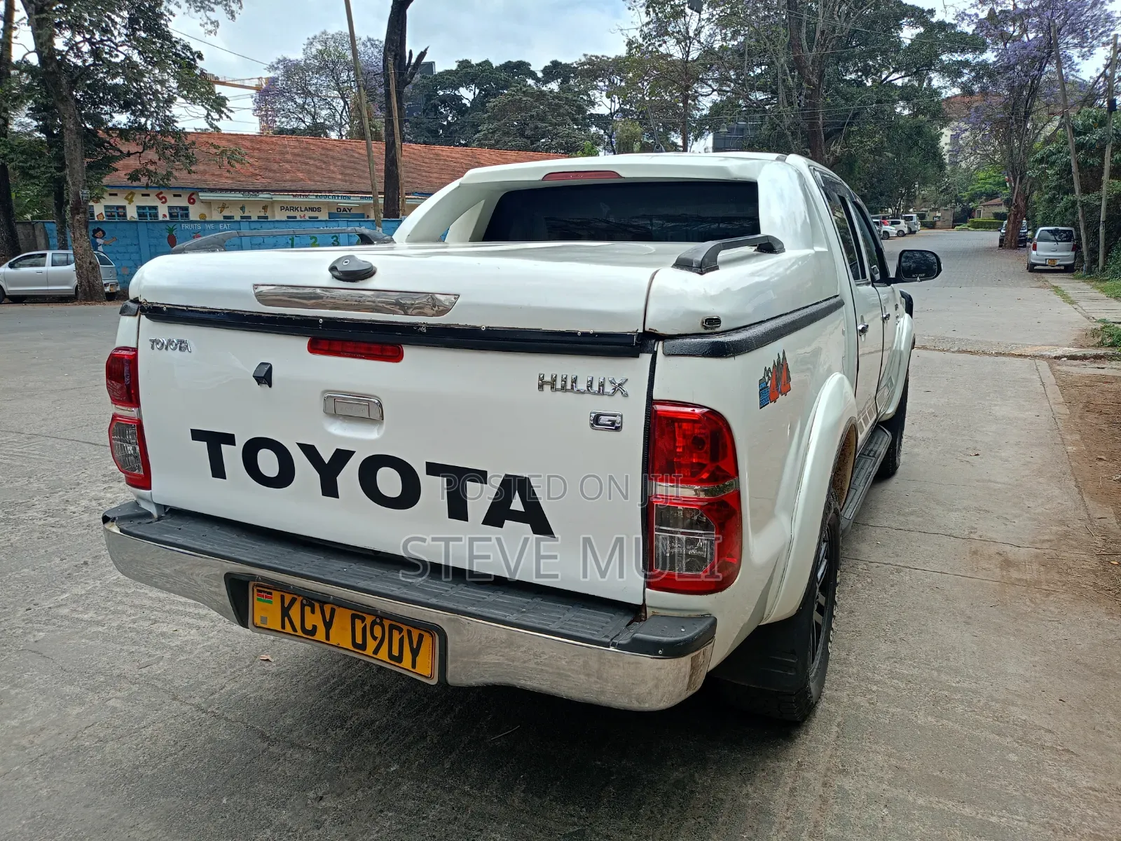 Toyota Hilux 2012 White