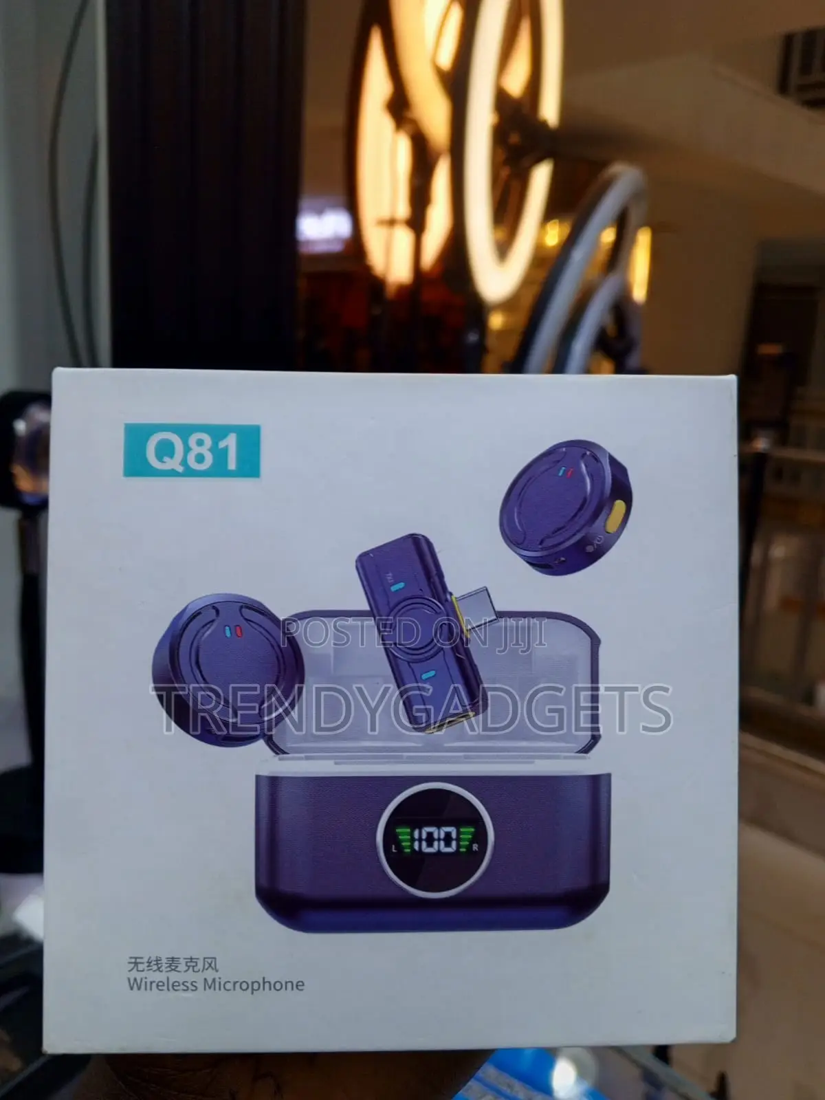 Q81 Wireless Lapel Mic Set With Digital Display Charging Case