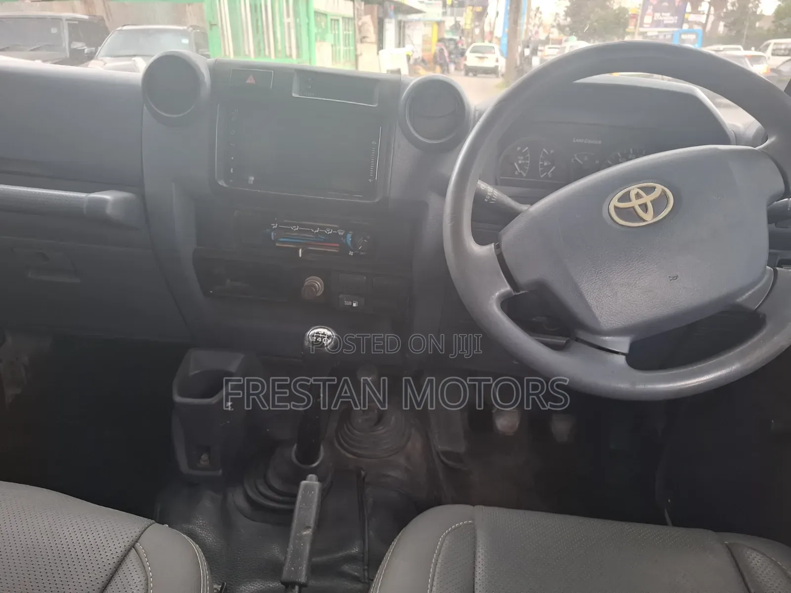 Toyota Land Cruiser 2005 White