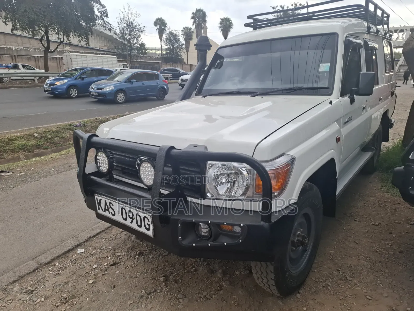 Toyota Land Cruiser 2005 White