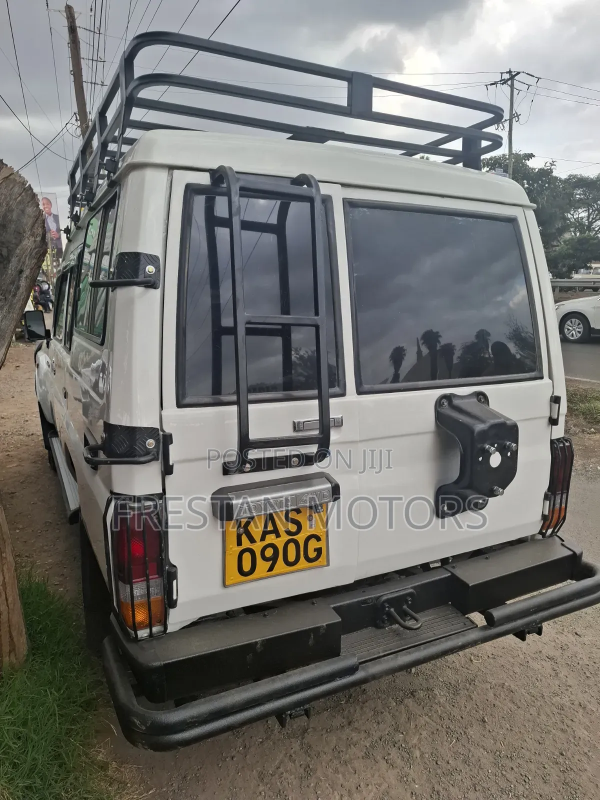 Toyota Land Cruiser 2005 White