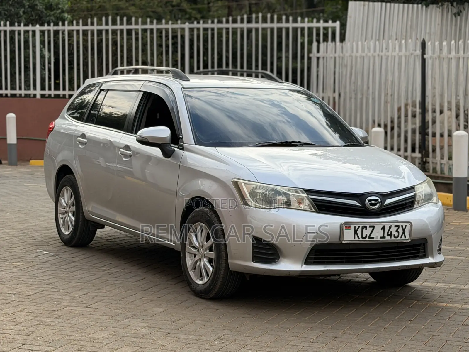 Toyota Corolla Fielder 2013 Silver