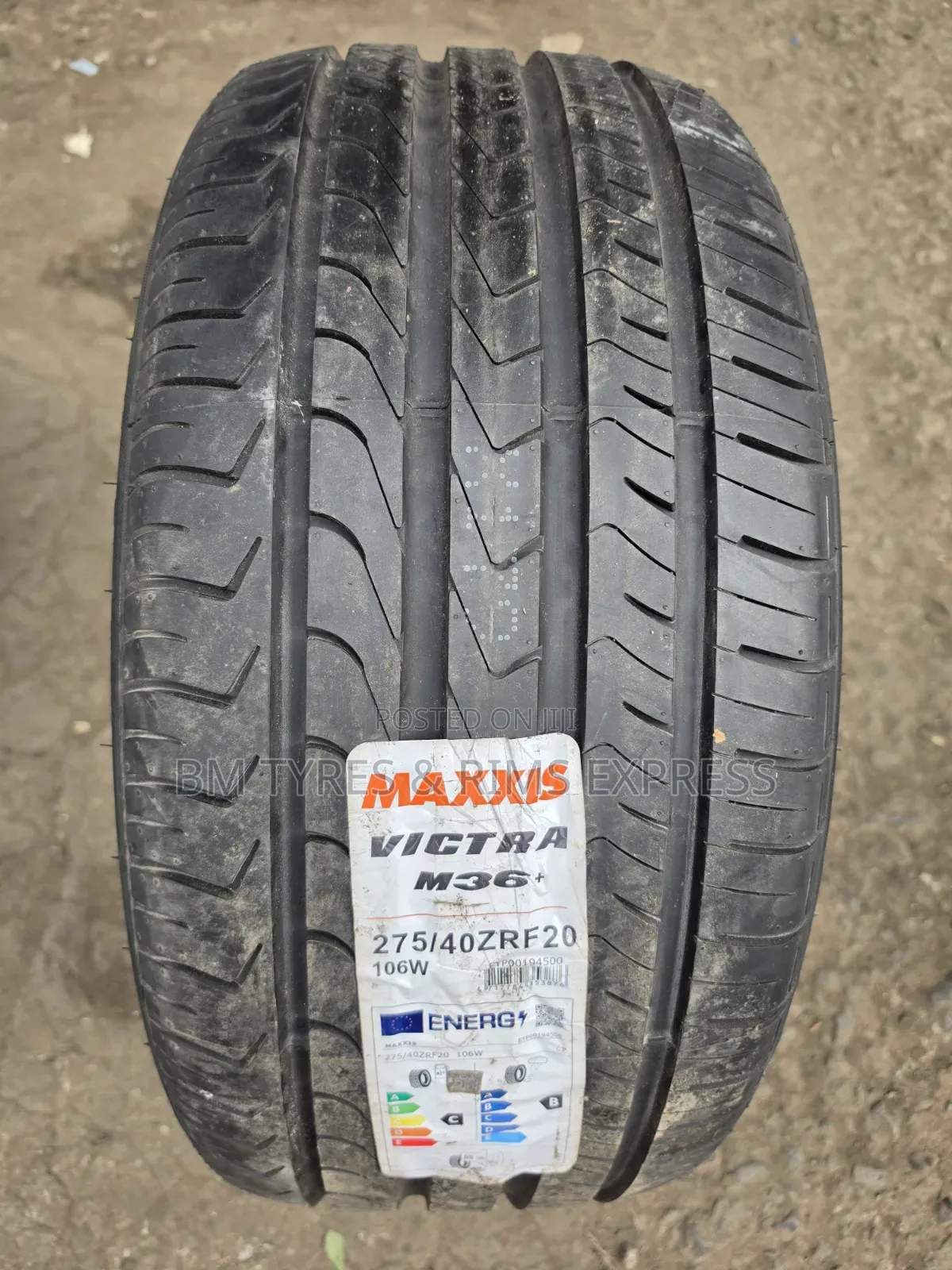 275 /40 R20 Maxxis Tires (Runflat)