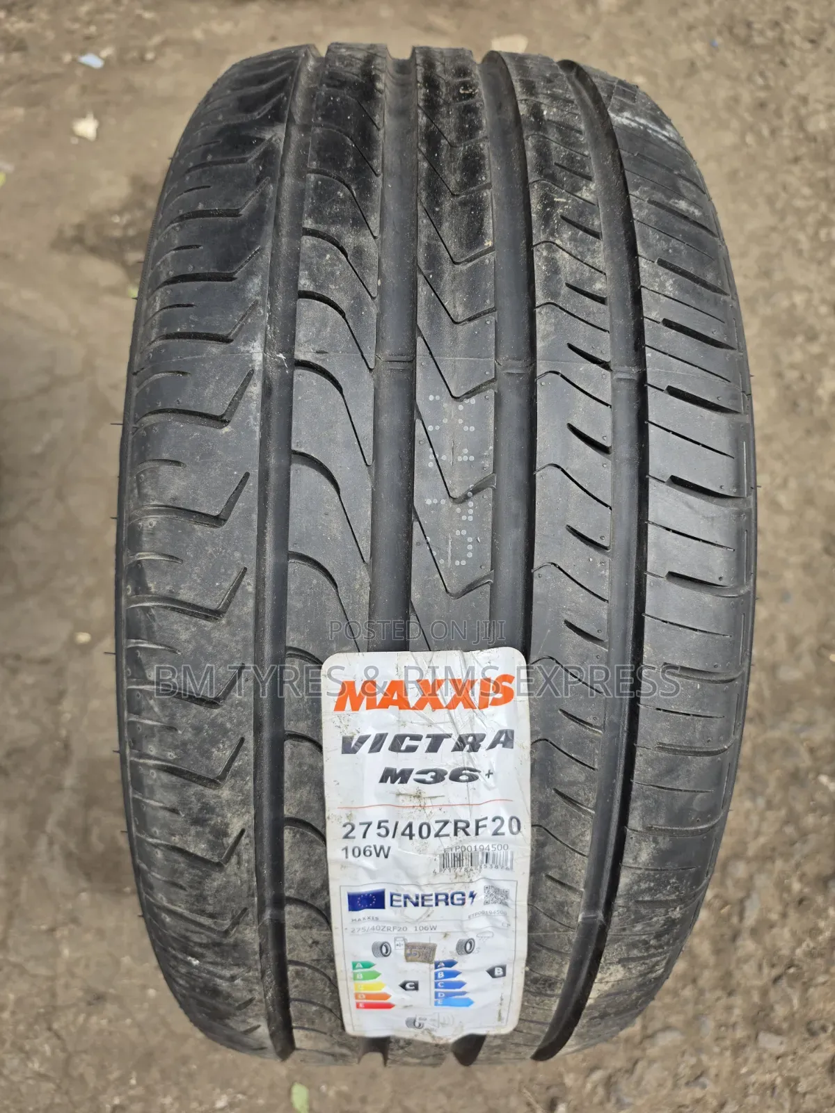 275 /40 R20 Maxxis Tires (Runflat)