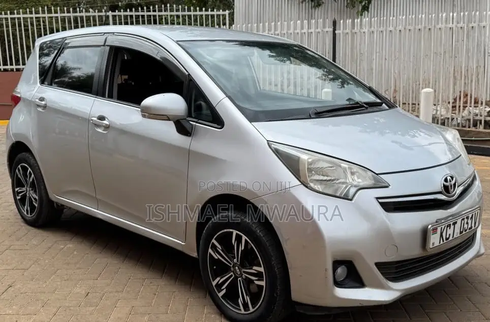 Toyota Ractis 1.5 FWD 2012 Silver