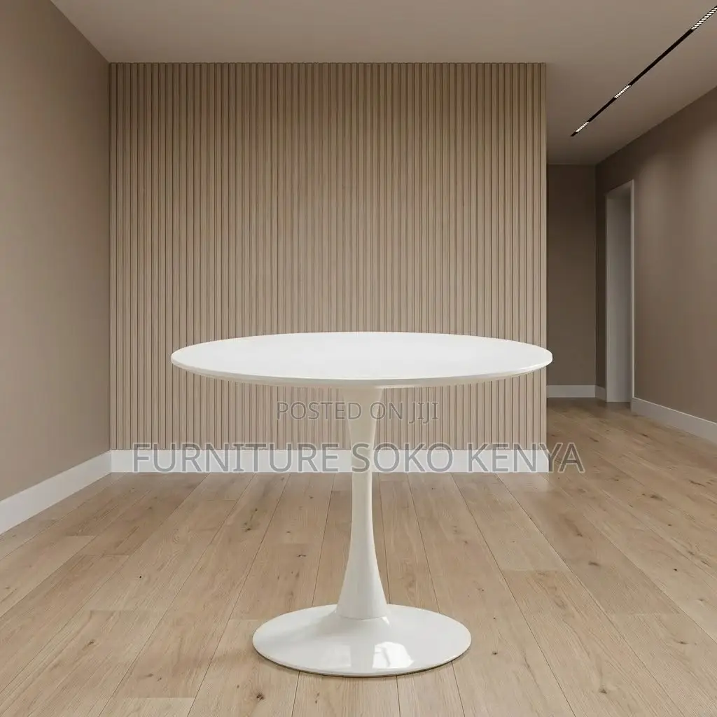 Coffee Table; Round White Tulip Coffee Table