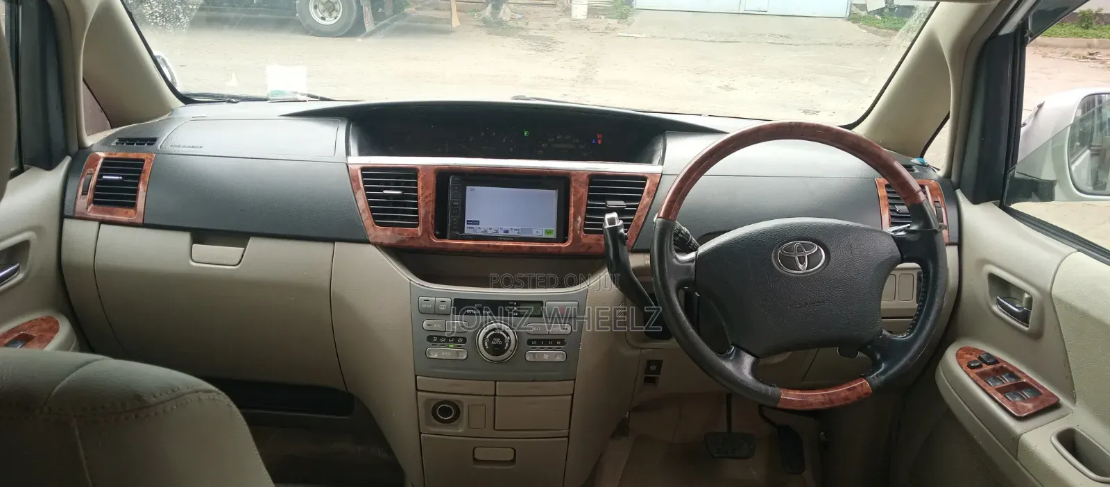 Toyota Noah 2.0 FWD (8 Seater) 2006 White