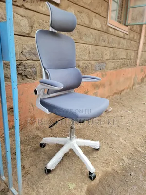 Modern Executive Swivel Chair With Adjustable Height and Armrests