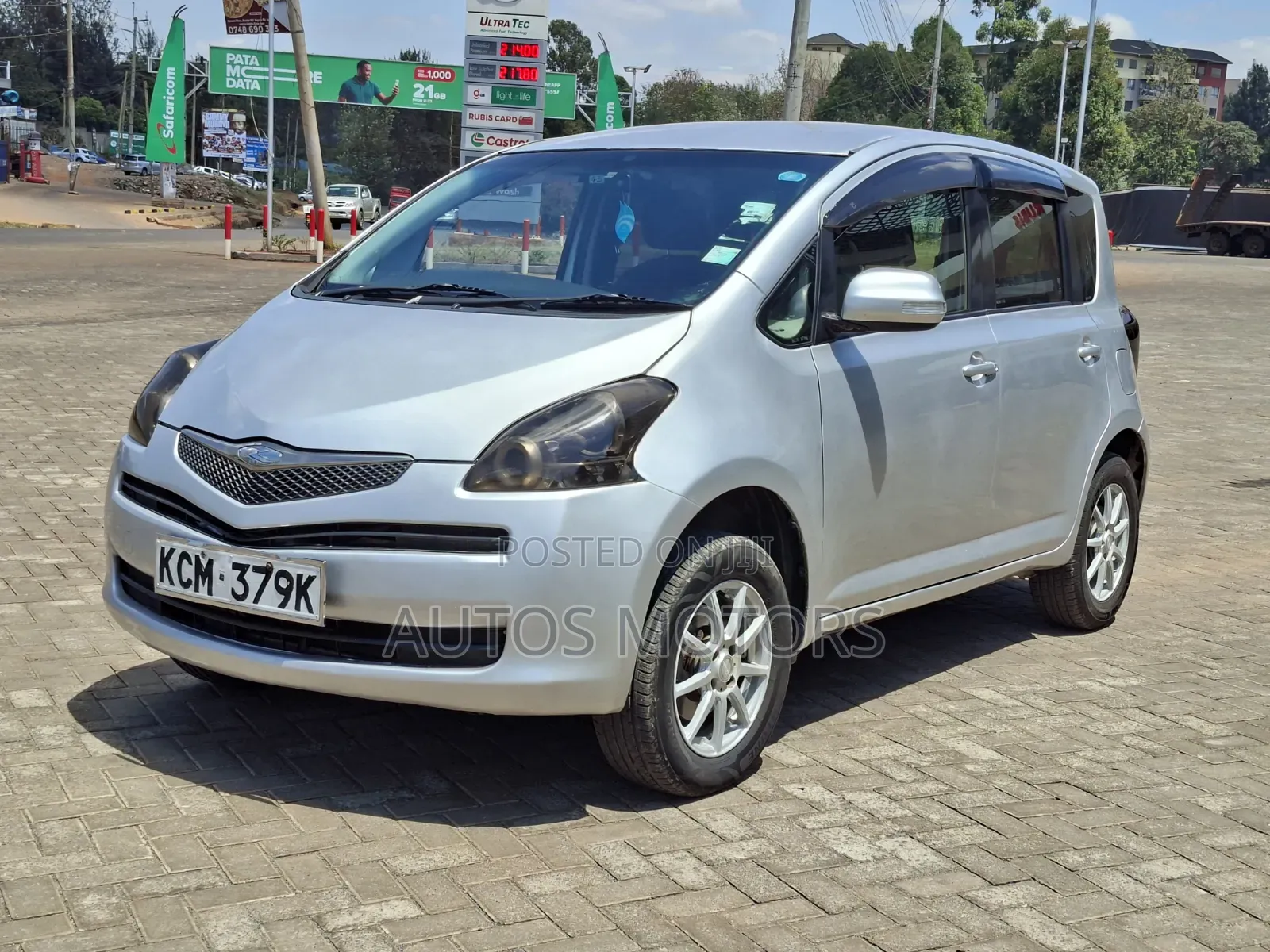 Toyota Ractis 1.3 FWD 2010 Silver