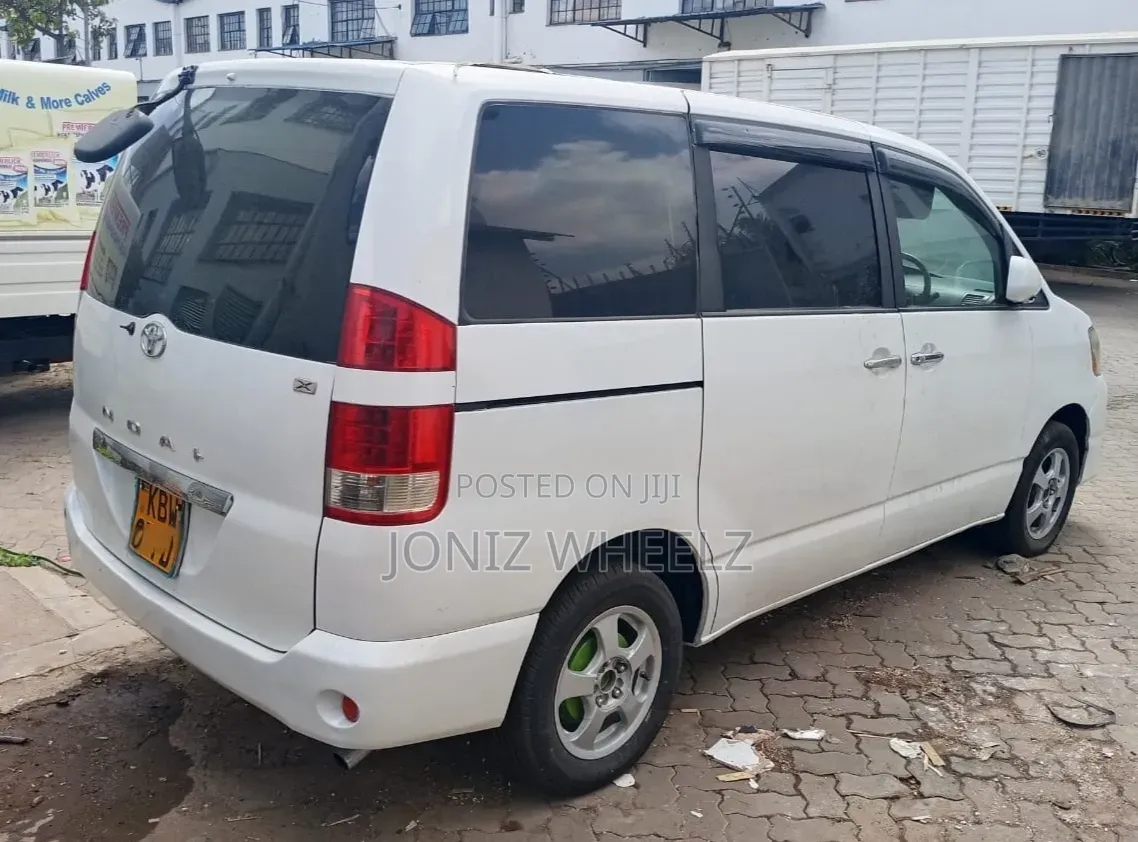 Toyota Noah 2006 White