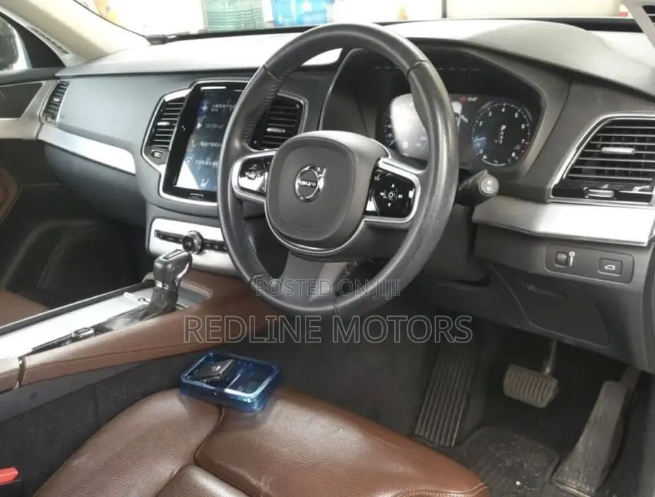 Volvo XC90 T5 Momentum AWD 2019 Gray