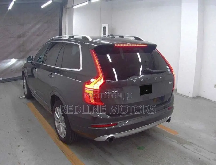 Volvo XC90 T5 Momentum AWD 2019 Gray