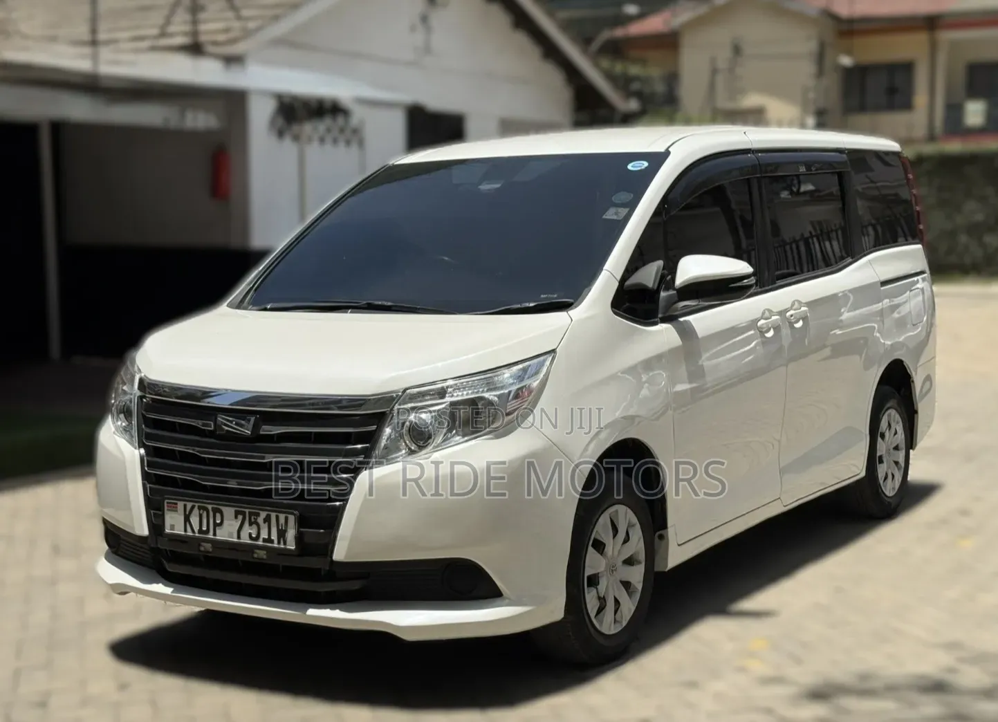 Toyota Noah 2.0 FWD (7 Seater) 2017 Pearl