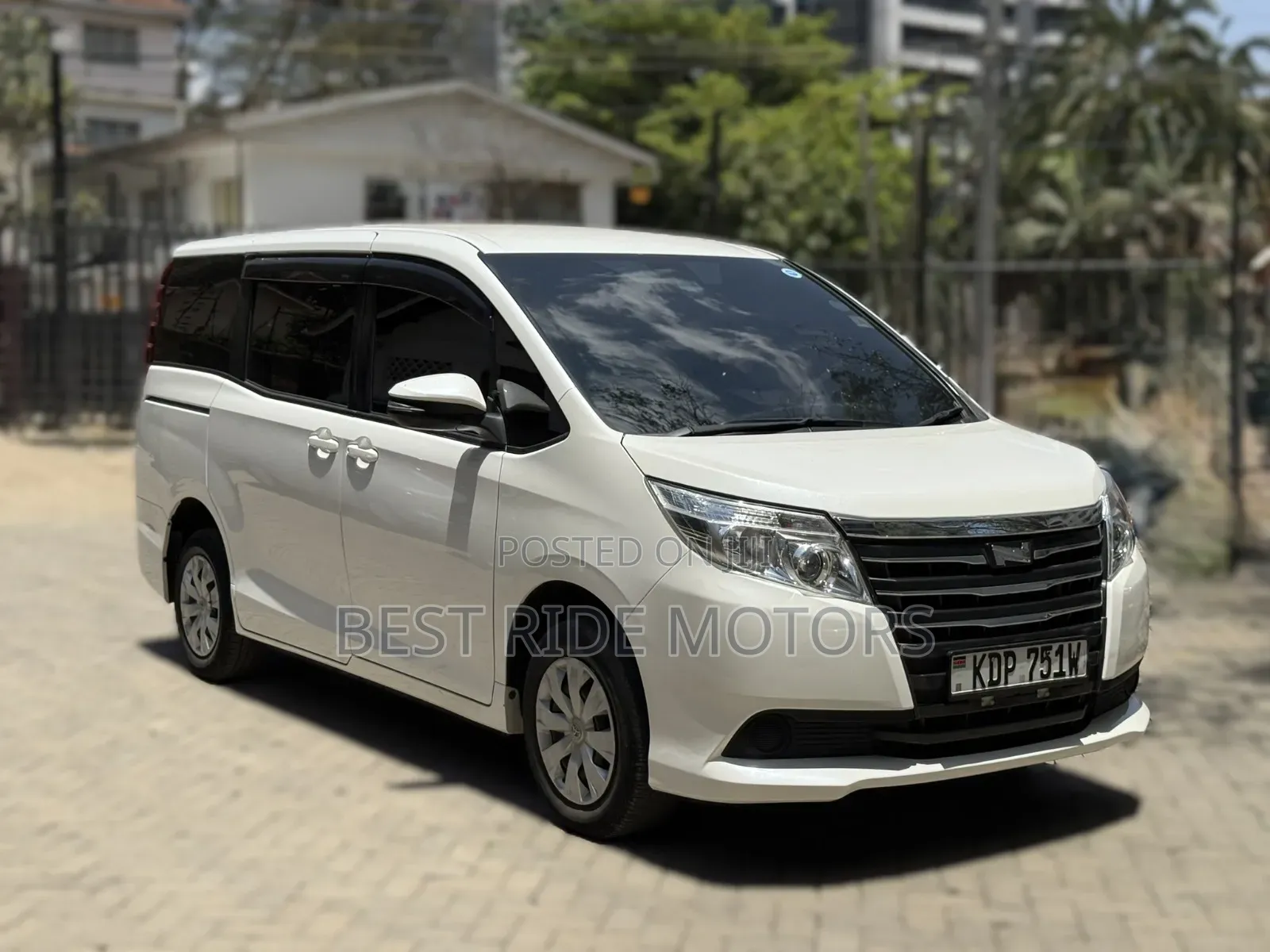 Toyota Noah 2.0 FWD (7 Seater) 2017 Pearl