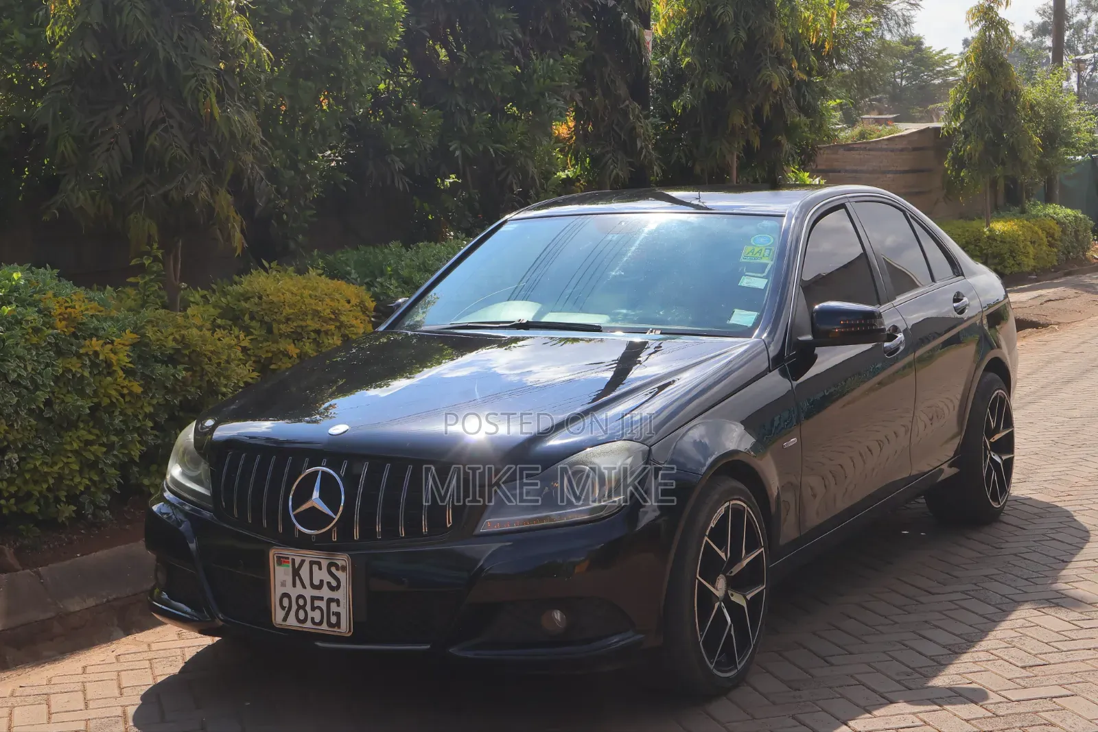 Mercedes-Benz C200 2011 Black