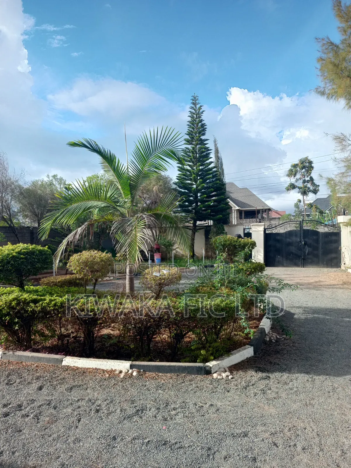 5bdrm House in Corner, Kamakis for rent