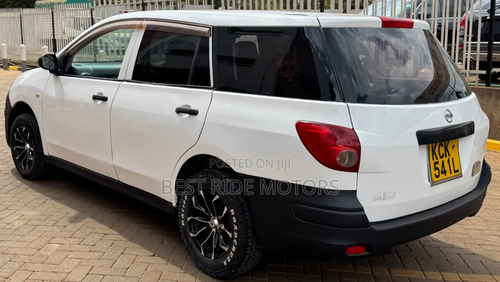 Nissan Advan 2009 White