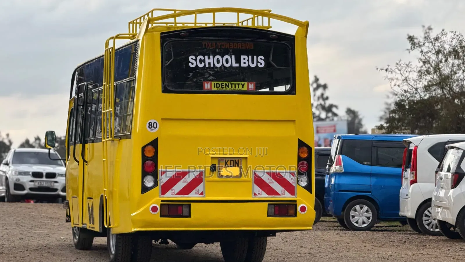 Isuzu NMR 2023 Yellow