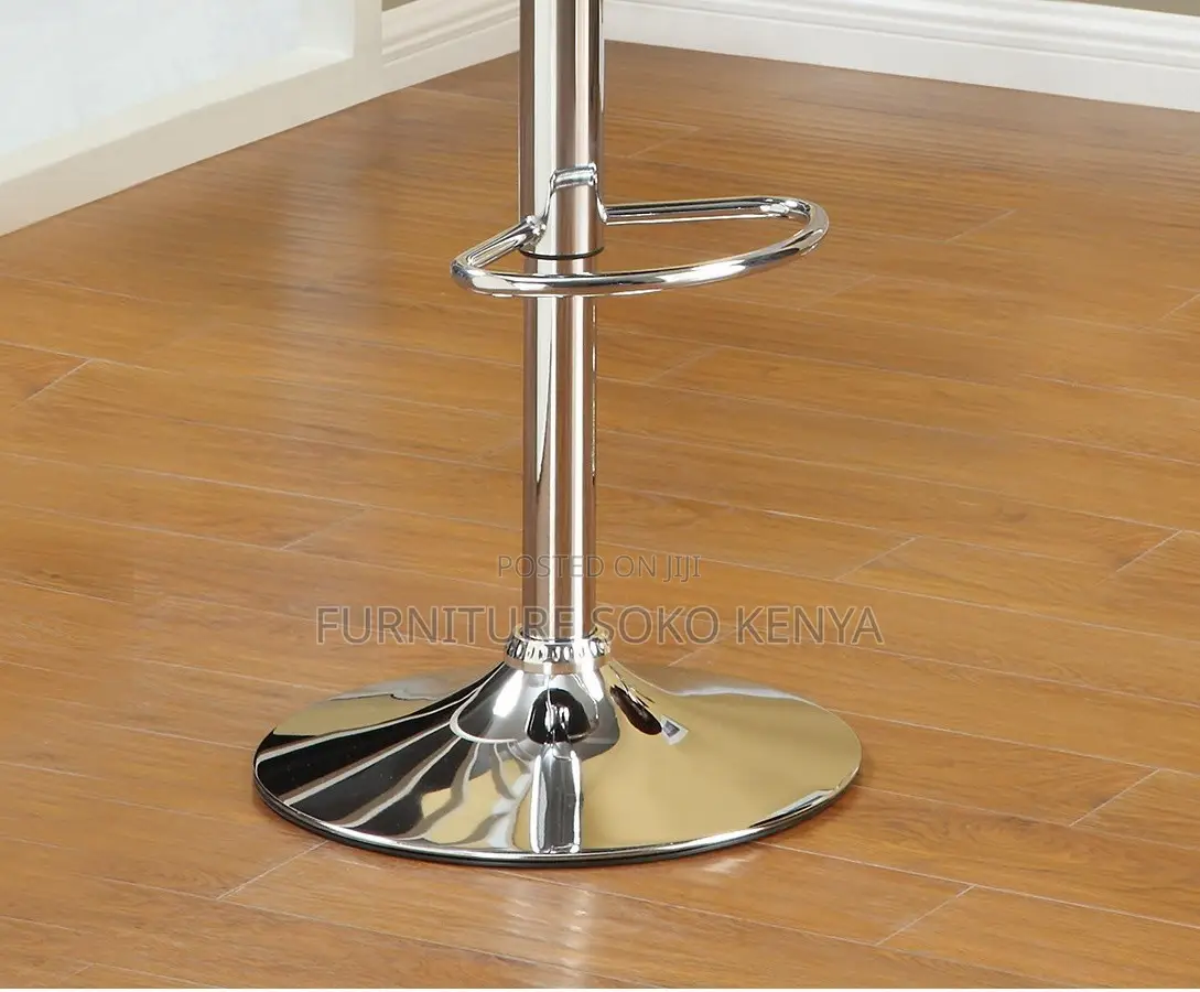 Barstool : Black Swivel & Height-Adjustable Bar Stool