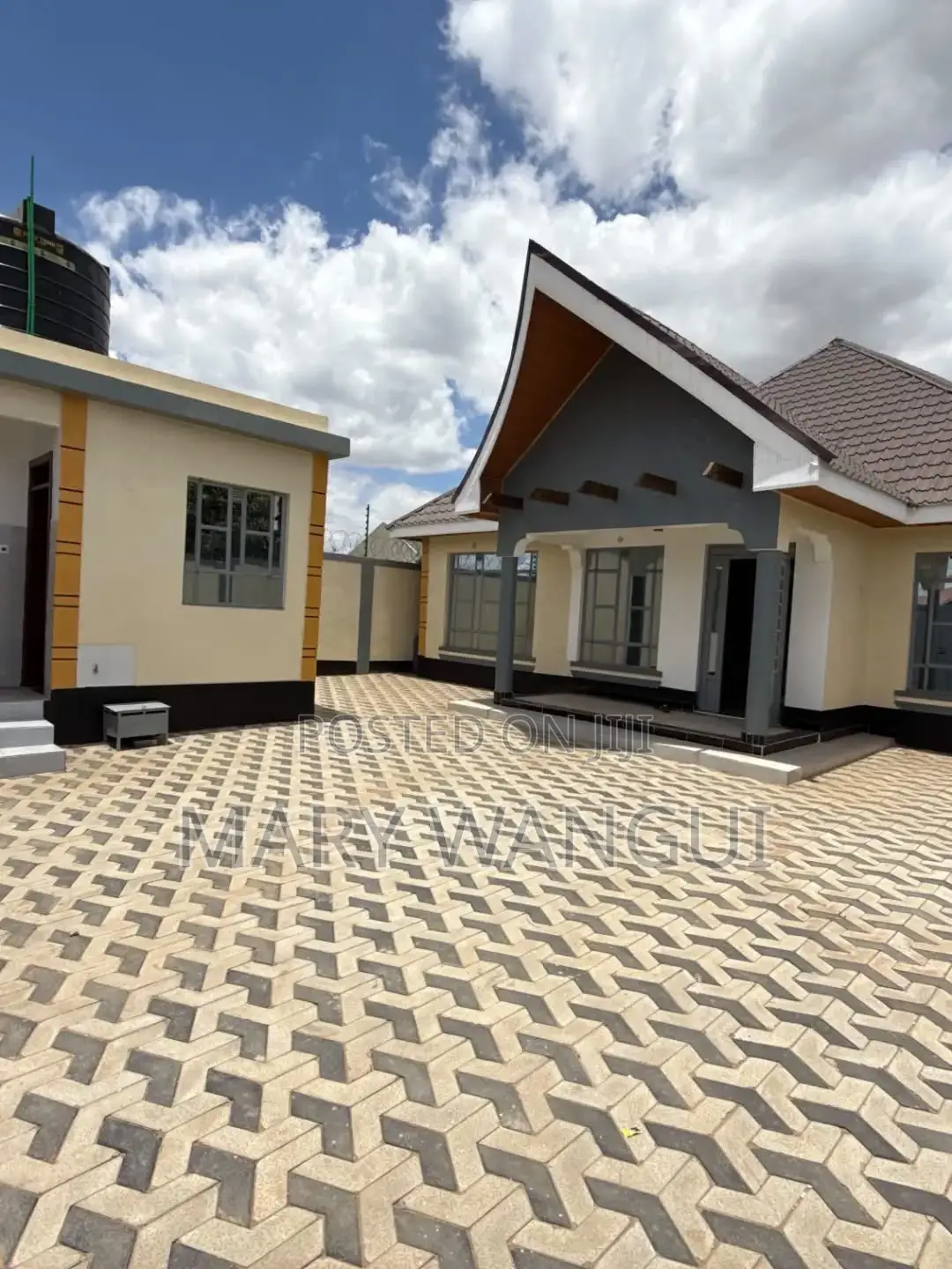 3bdrm Bungalow in Kimbo for sale