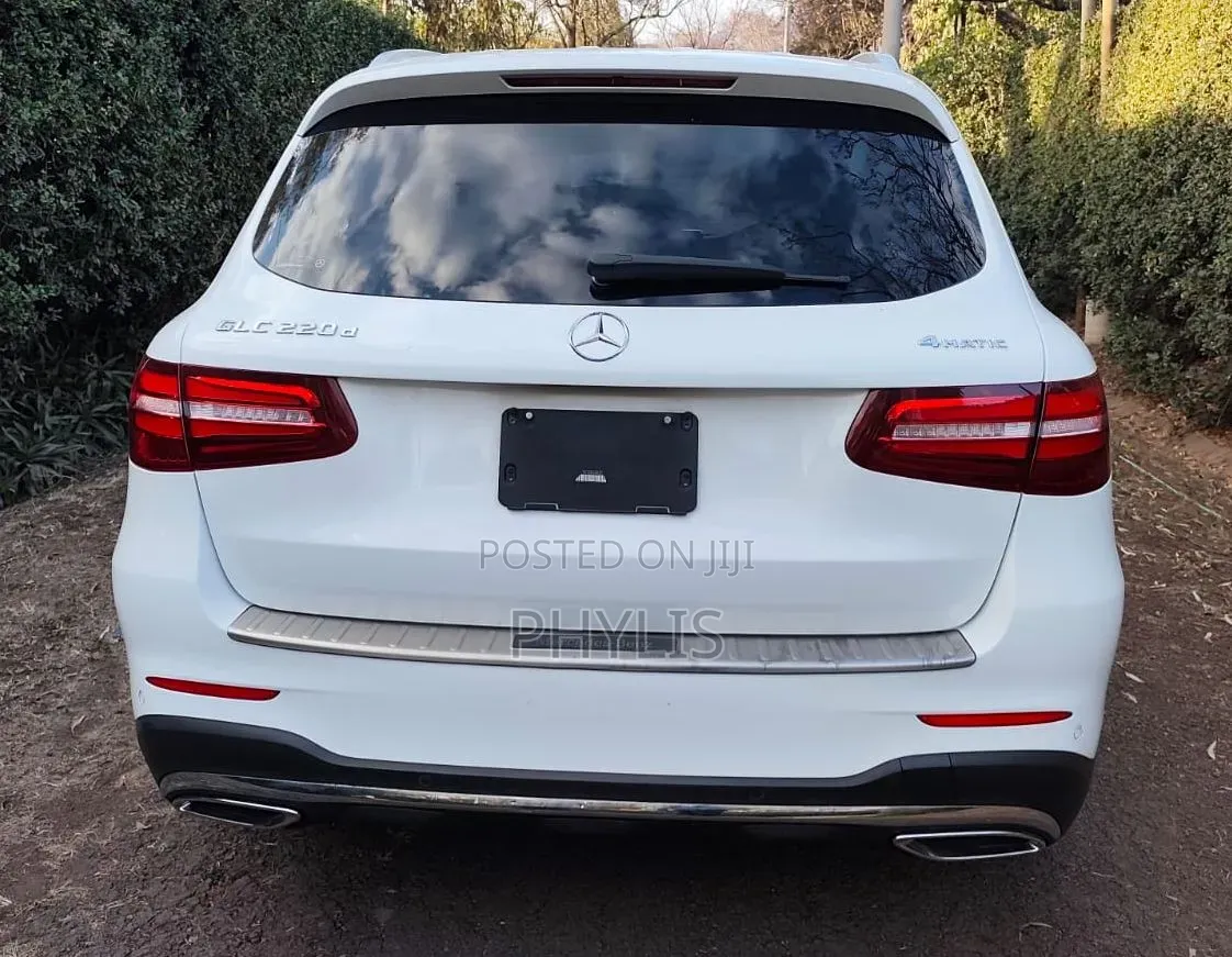 Mercedes-Benz 220 2019 White