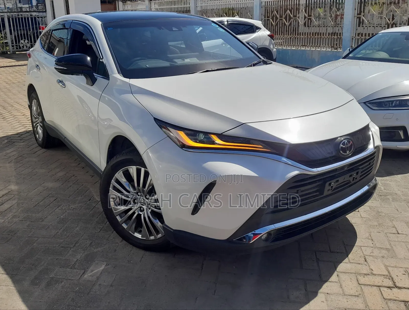 Toyota Harrier 2.0 2021 White