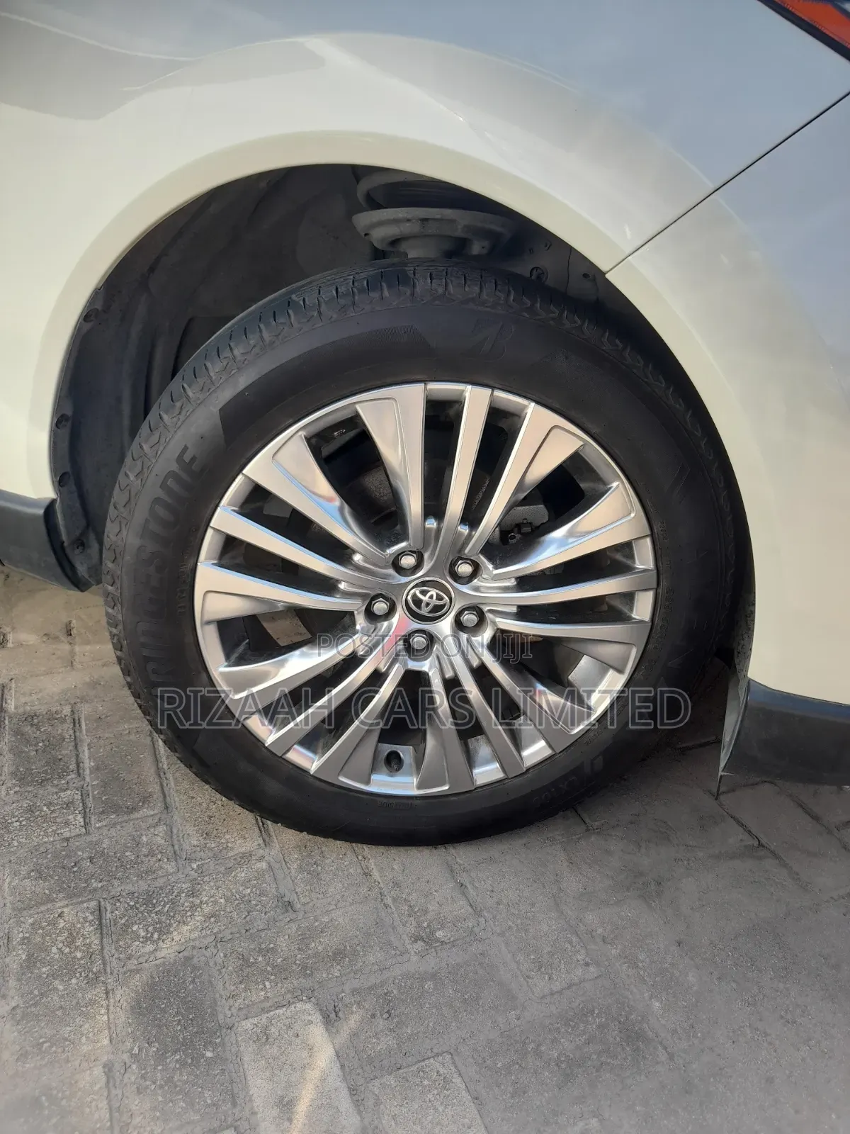 Toyota Harrier 2.0 2021 White