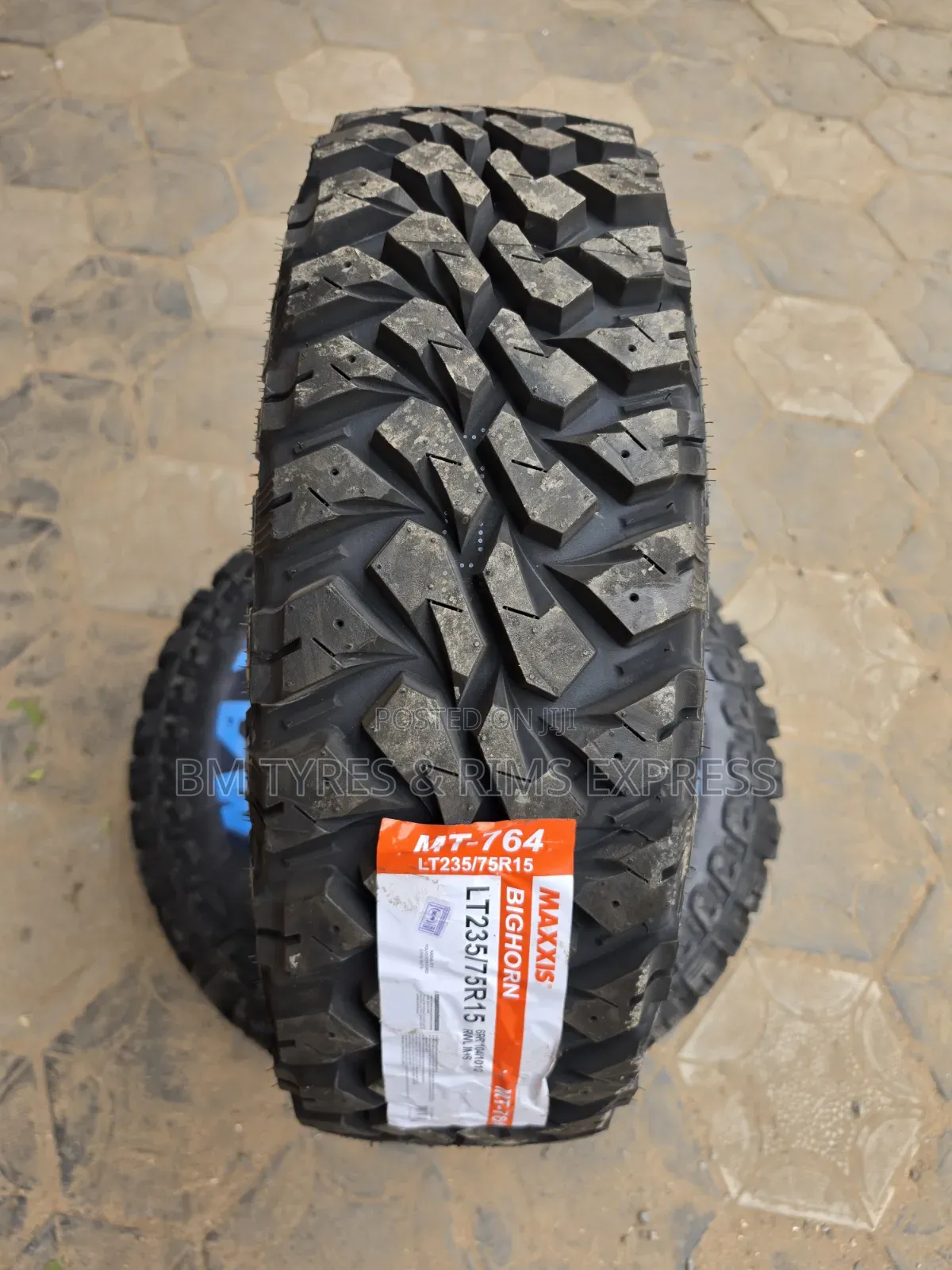 235 /75 R15 Maxxis (Mud Terrain) Commercial.