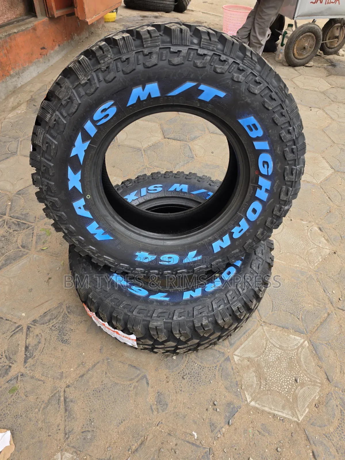235 /75 R15 Maxxis (Mud Terrain) Commercial.