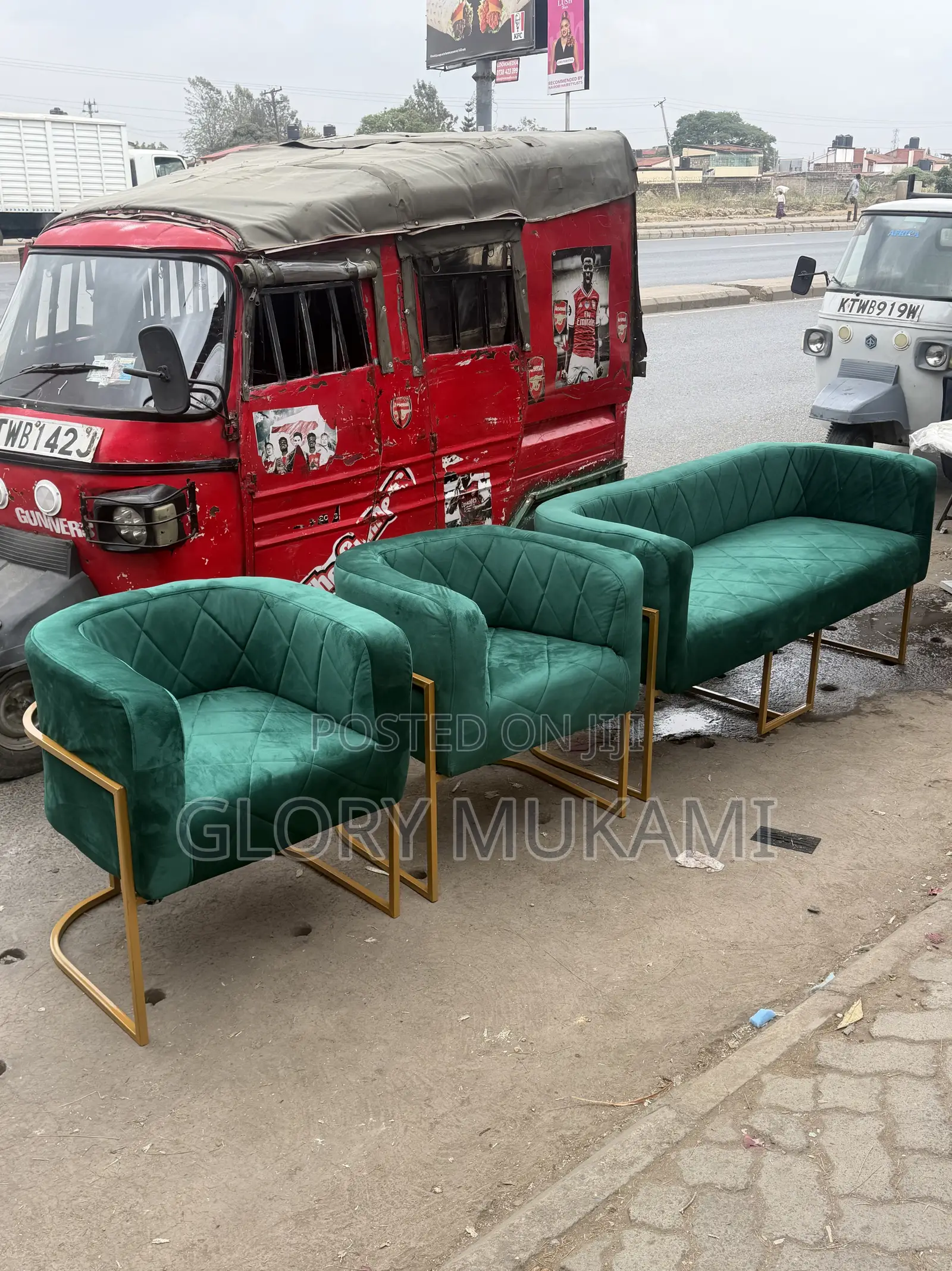 Green Velvet Waiting Chair and Manicure Chairs