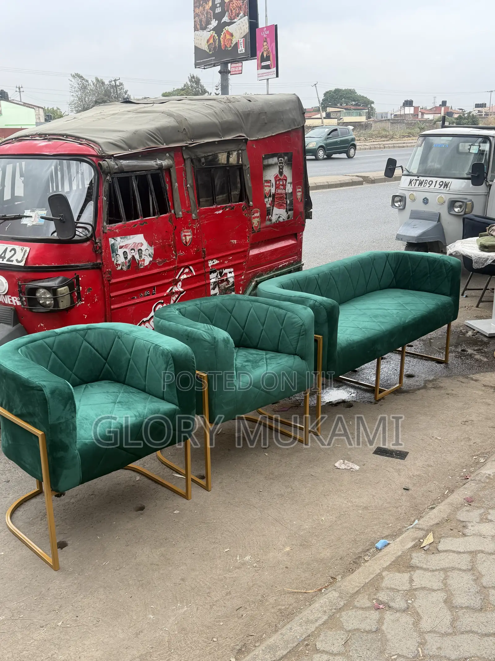 Green Velvet Waiting Chair and Manicure Chairs