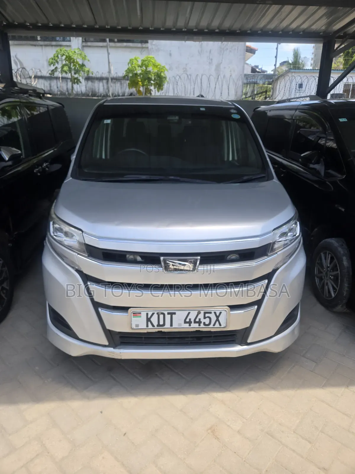 Toyota Noah 2019 Silver