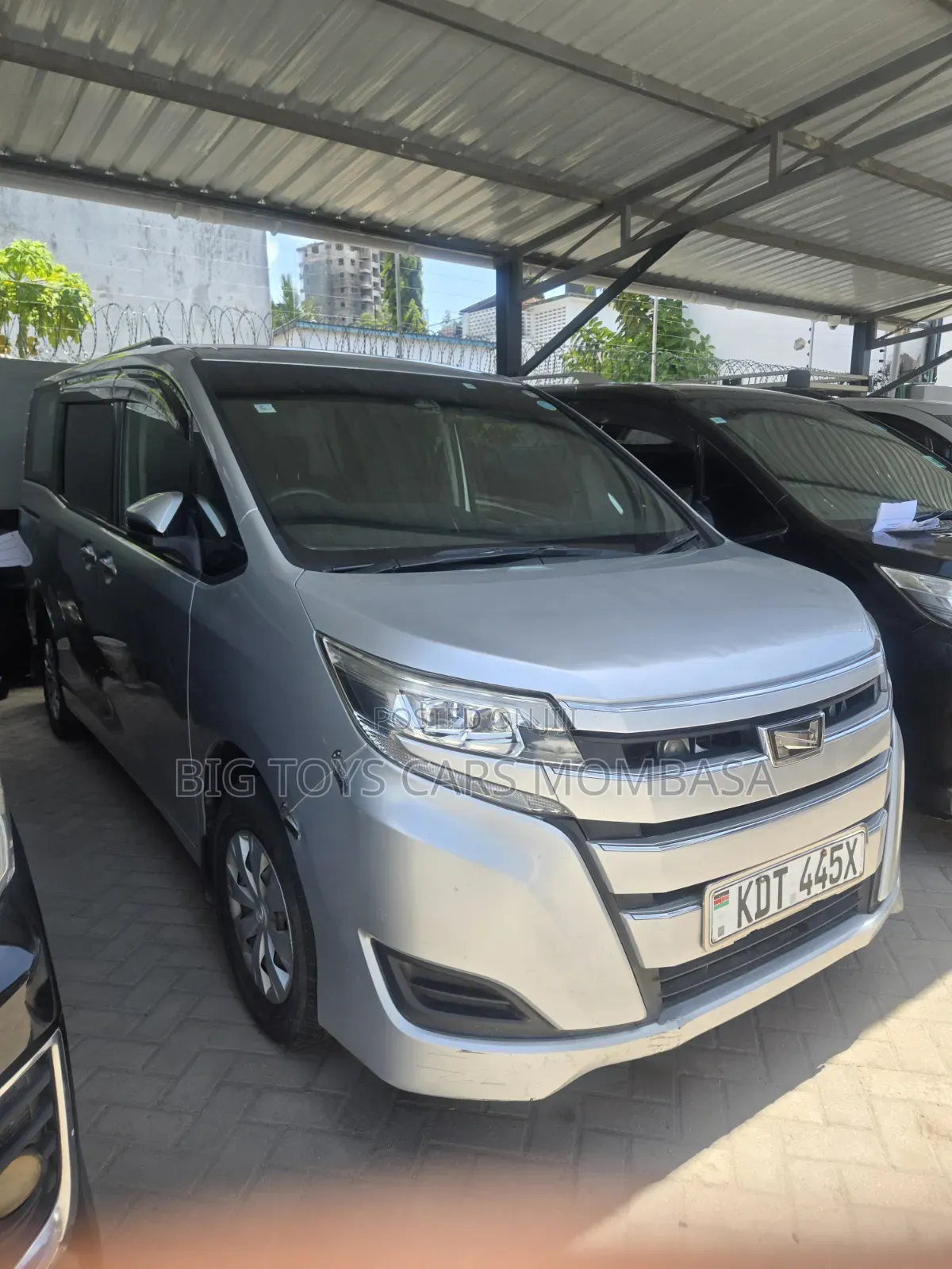 Toyota Noah 2019 Silver