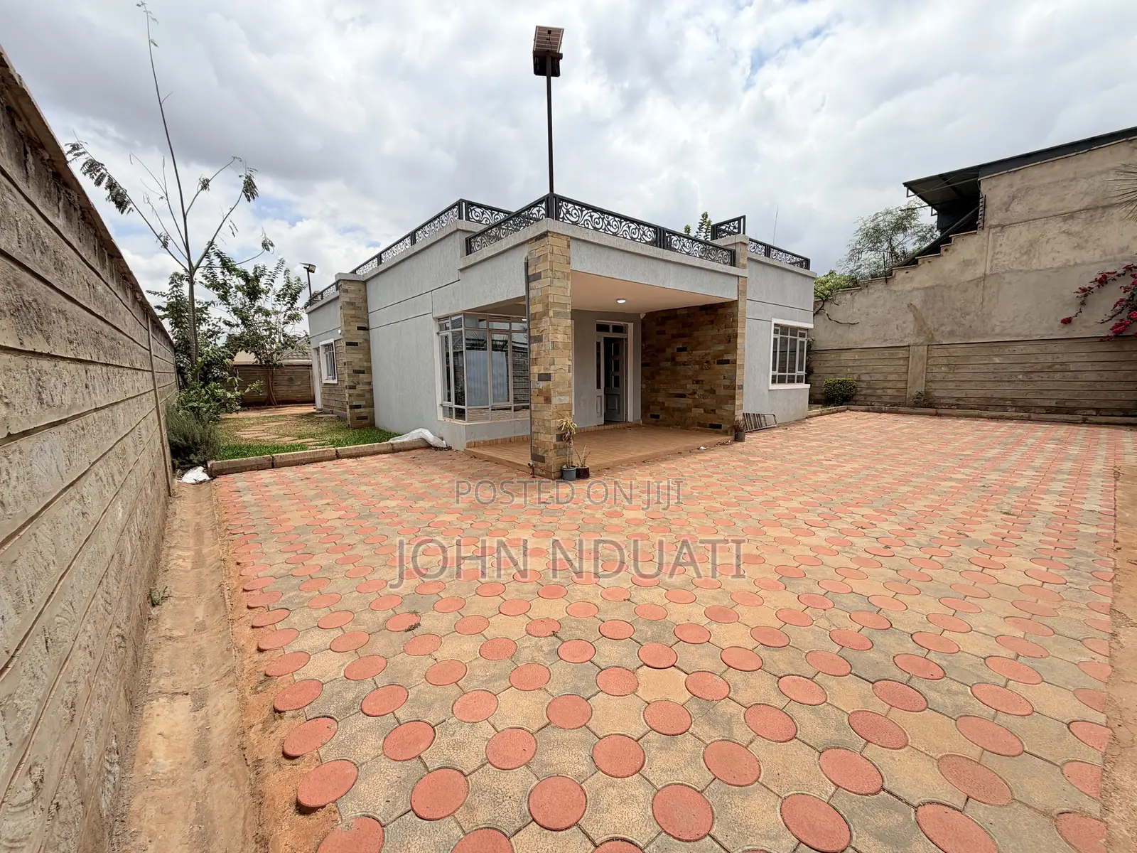 4bdrm Bungalow in Kenyatta Road for rent