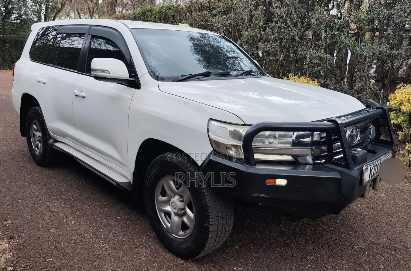 Toyota Land Cruiser 2017 White