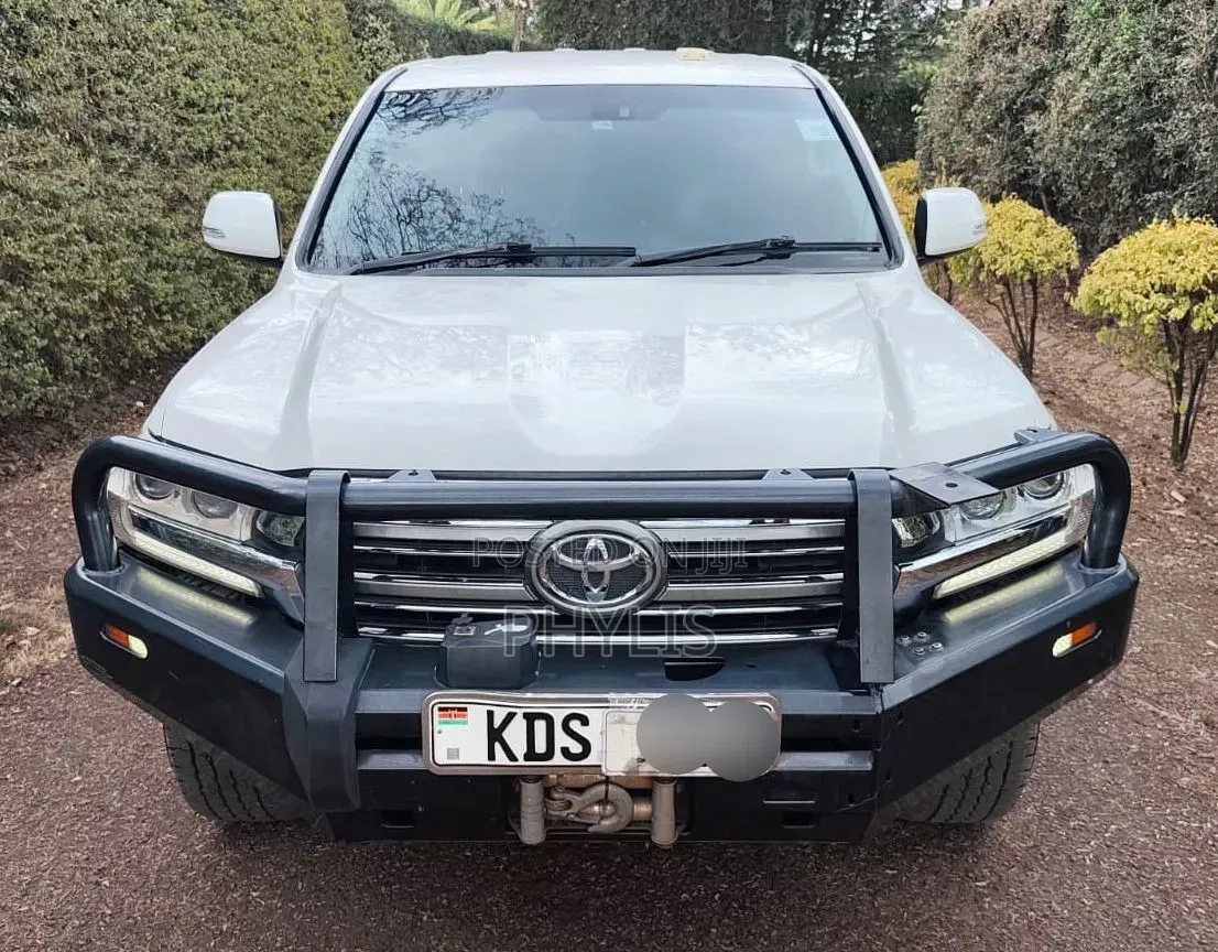 Toyota Land Cruiser 2017 White